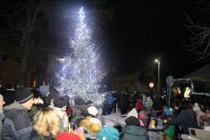 Rozsvícení vánočního stromku v Koněšíně