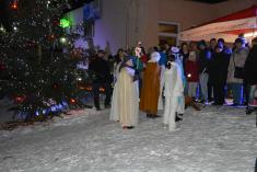 Rozsvícení vánočního stromu v obci Smrk